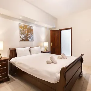 Just Minutes From The By Jl , Sliema Malta